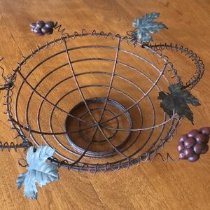 Metal grapevine basket
